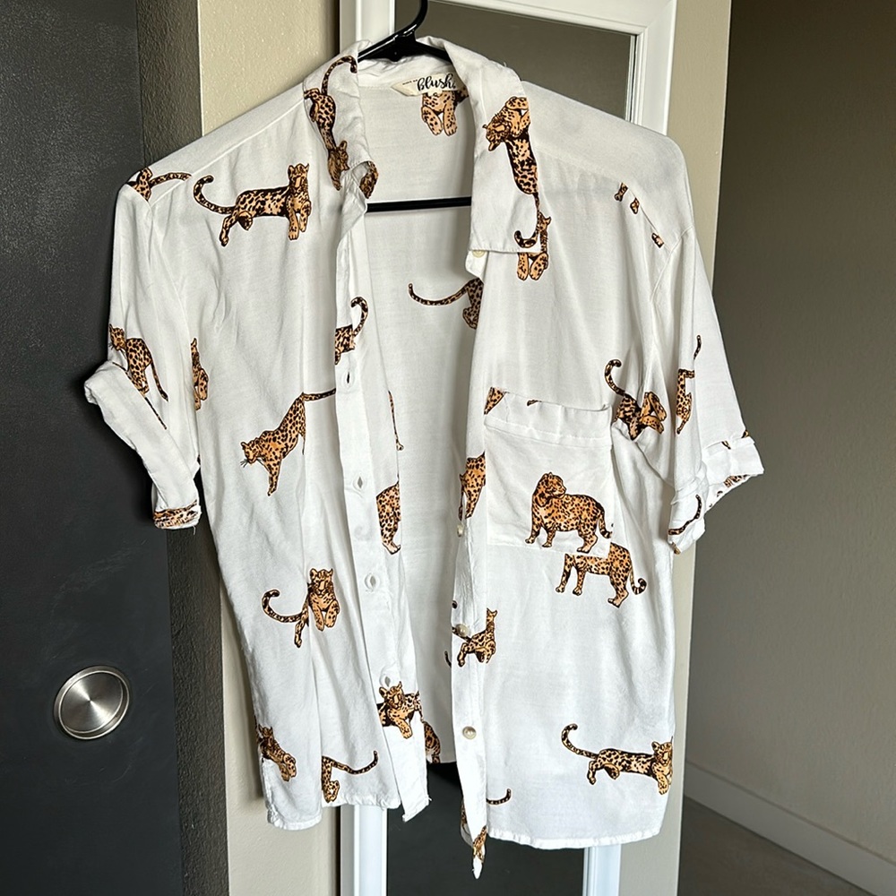 Short sleeve button up 🐆